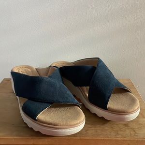 Clarks Jillian Gem Wedges - Size 8.5M